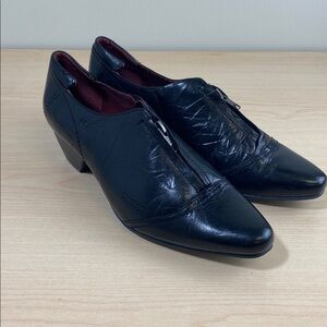 Josef Seibel Kylie Black Leather Zip up Short Ankle Bootie